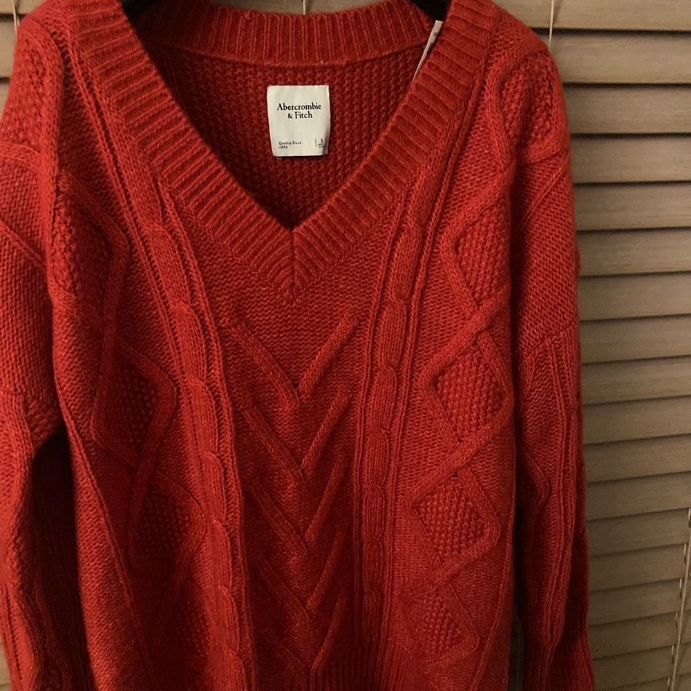 NWT Abercrombie & Fitch Women's V-Neck Sweater in Rich Red
